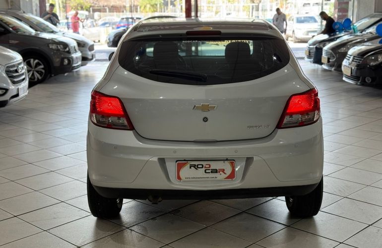 Chevrolet Onix 1.0 MPFi LT 8v - Foto #5