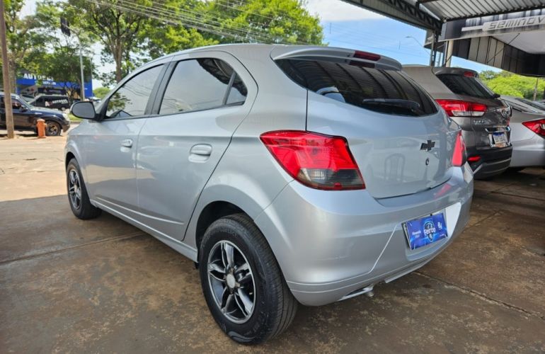 Chevrolet Onix 1.0 LT (Flex) - Foto #10