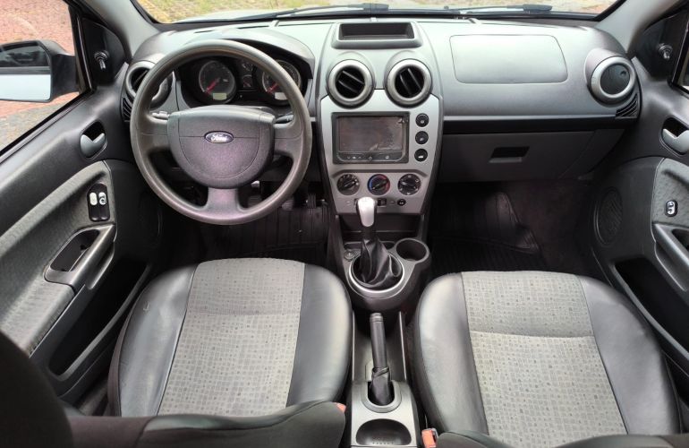 Ford Fiesta Sedan 1.6 Rocam (Flex) - Foto #4