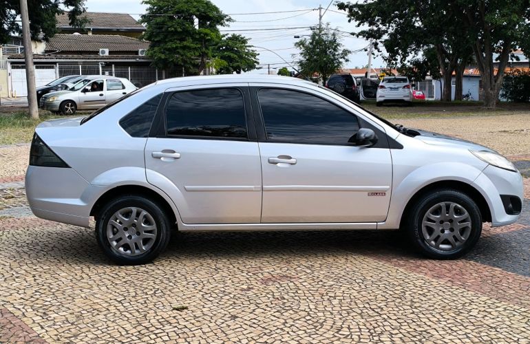 Ford Fiesta Sedan 1.6 Rocam (Flex) - Foto #5