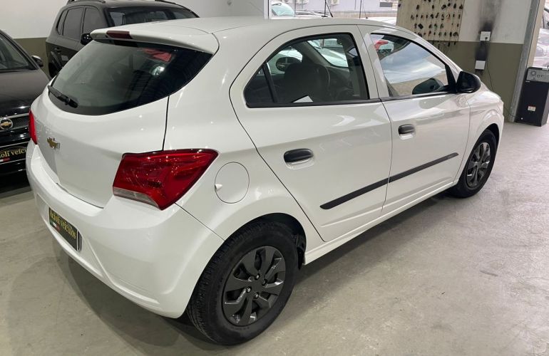 Chevrolet Onix 1.0 MPFi Joy 8V Flex 4p Manual - Foto #3