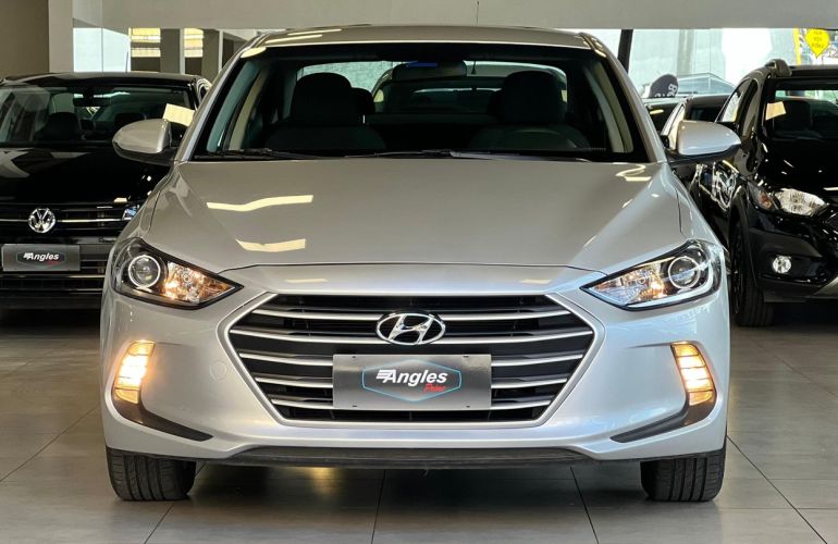 Hyundai Elantra 2.0 16v - Foto #2