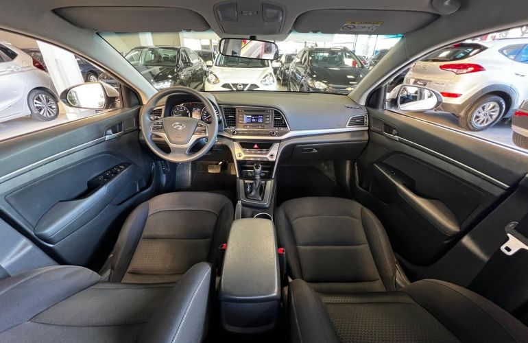 Hyundai Elantra 2.0 16v - Foto #5