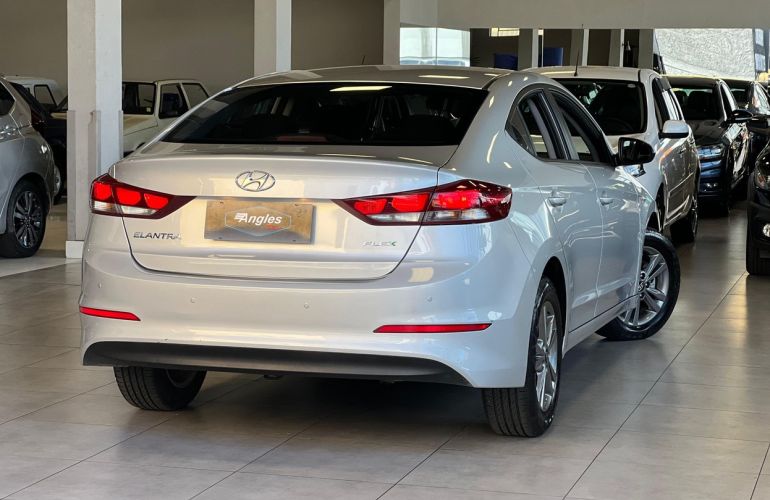Hyundai Elantra 2.0 16v - Foto #10