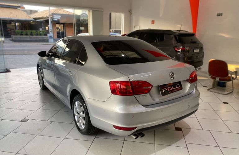 Volkswagen Jetta 2.0 Comfortline 120cv - Foto #4