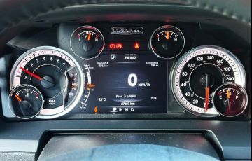 RAM Classic 5.7 V8 Laramie Night Edition CD 4x4 - Foto #9