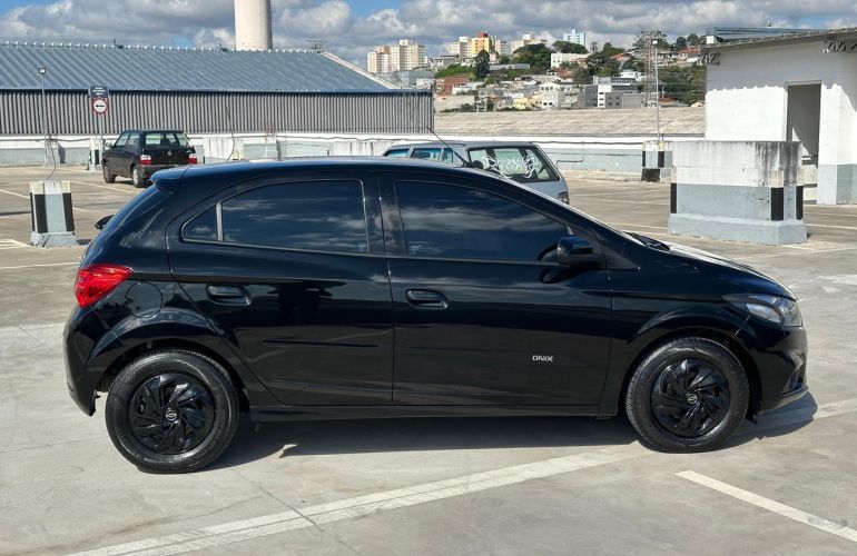 Chevrolet Onix 1.0 MPFi LT 8v - Foto #6