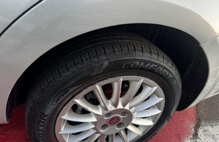 Fiat Linea 1.9 MPi Absolute 16v - Foto #9