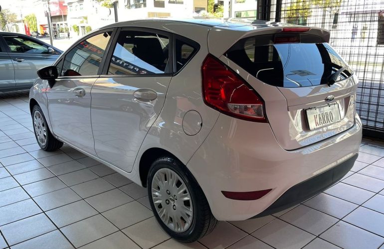 Ford Fiesta 1.6 SE Hatch 16v - Foto #9