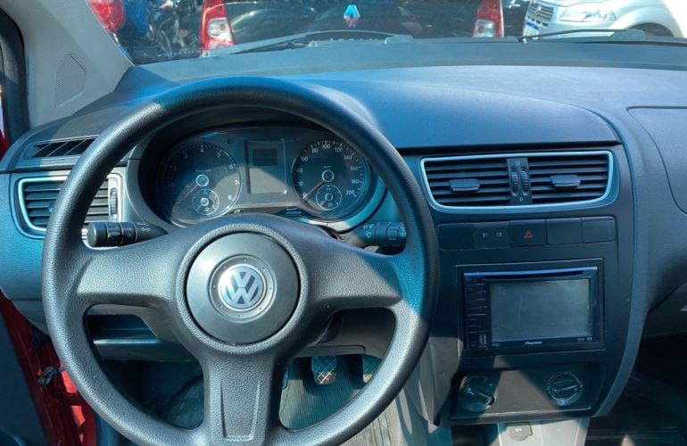 Volkswagen Fox 1.0 8V (Flex) 4p - Foto #5