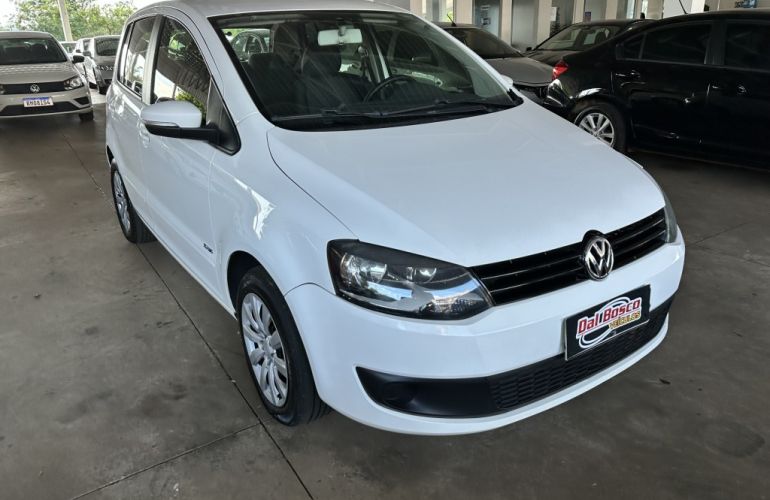 Volkswagen Fox 1.0 8V (Flex) 4p - Foto #3