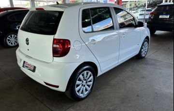 Volkswagen Fox 1.0 8V (Flex) 4p - Foto #4