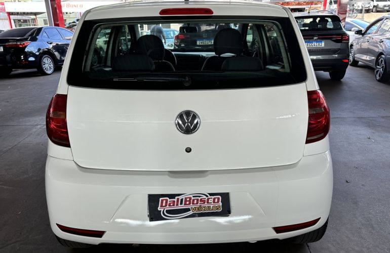 Volkswagen Fox 1.0 8V (Flex) 4p - Foto #5
