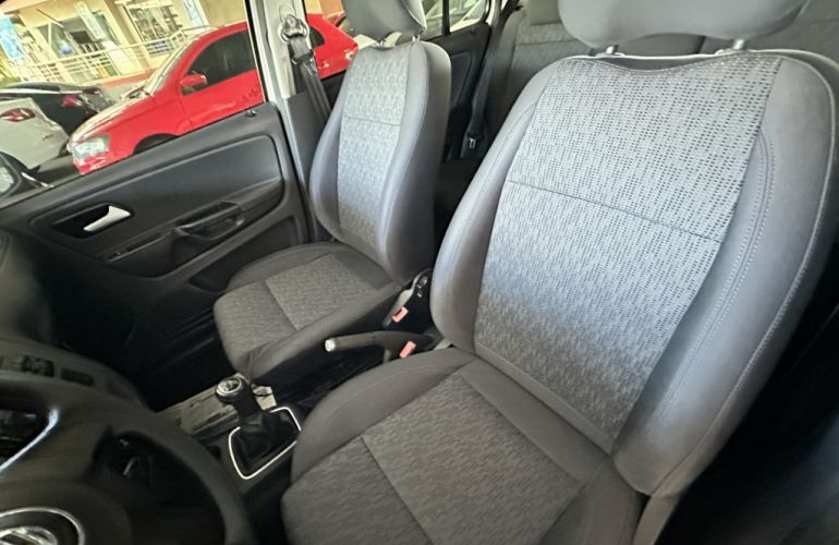 Volkswagen Fox 1.0 8V (Flex) 4p - Foto #6