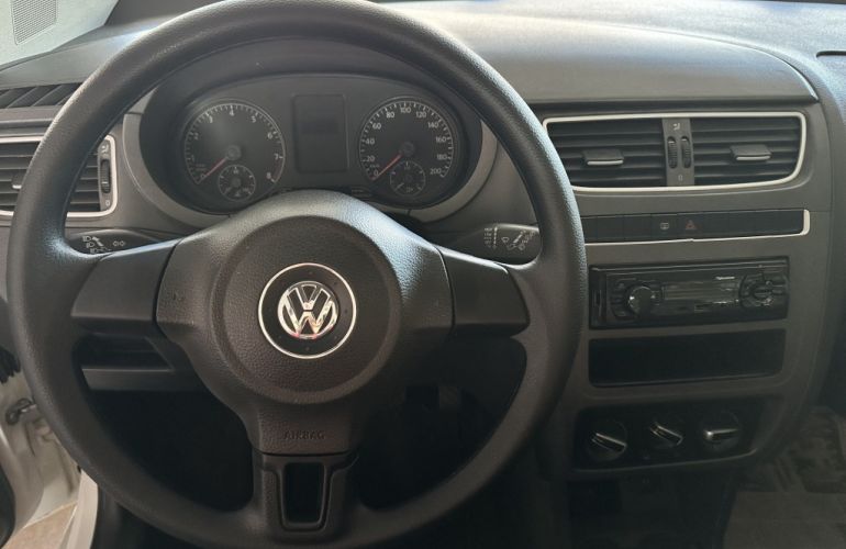 Volkswagen Fox 1.0 8V (Flex) 4p - Foto #8