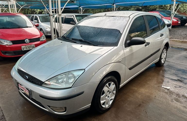 Ford Focus Hatch SE 1.6 16V TiVCT - Foto #1