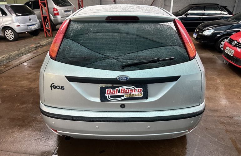 Ford Focus Hatch SE 1.6 16V TiVCT - Foto #6