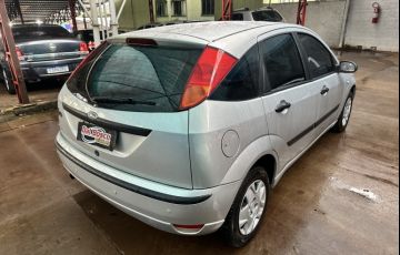 Ford Focus Hatch SE 1.6 16V TiVCT - Foto #7