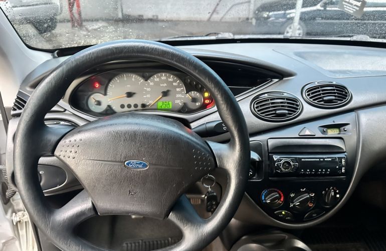 Ford Focus Hatch SE 1.6 16V TiVCT - Foto #8
