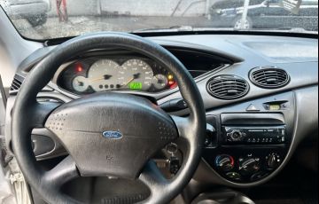 Ford Focus Hatch SE 1.6 16V TiVCT - Foto #8