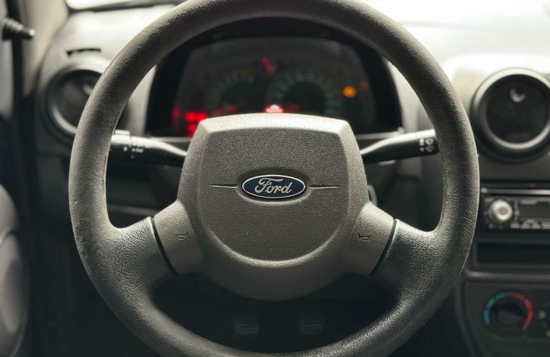 Ford Ka 1.0 MPi 8v - Foto #10
