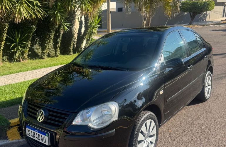 Volkswagen Polo Sedan 1.6 Mi 8v - Foto #2