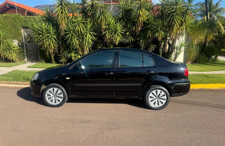 Volkswagen Polo Sedan 1.6 Mi 8v - Foto #5