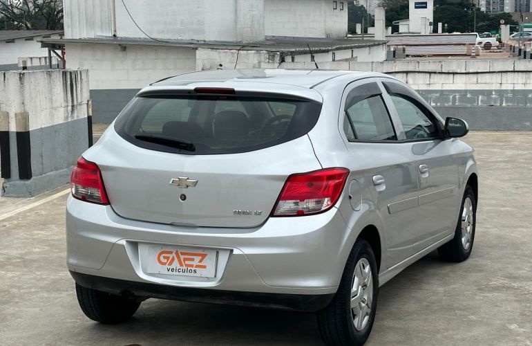 Chevrolet Onix 1.0 MPFi LT 8v - Foto #5