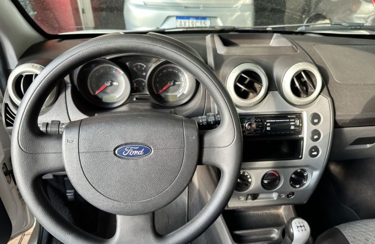 Ford Fiesta Hatch 1.6 (Flex) - Foto #6