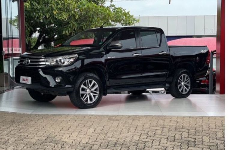 Toyota Hilux 2.8 TDI SRX CD 4x4 (Aut) - Foto #1