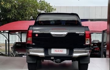 Toyota Hilux 2.8 TDI SRX CD 4x4 (Aut) - Foto #2
