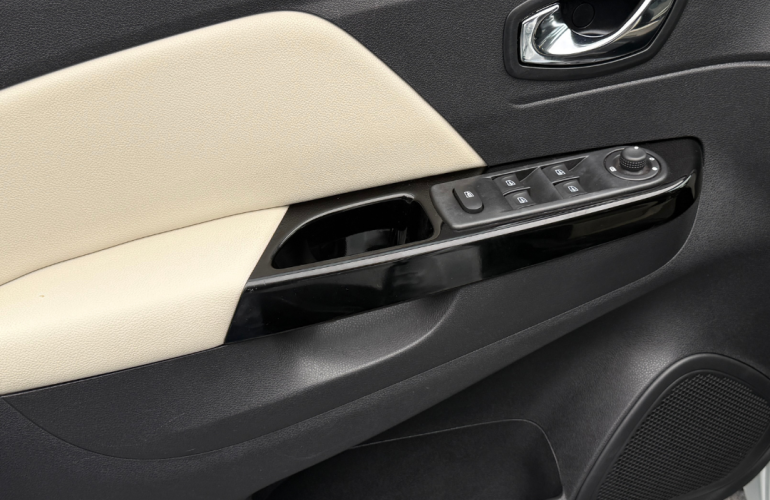 Renault Captur 1.6 Intense CVT - Foto #9