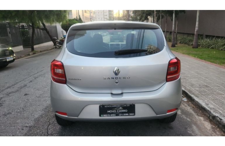 Renault Sandero 1.0 Authentique 16V Flex 4p Manual - Foto #6
