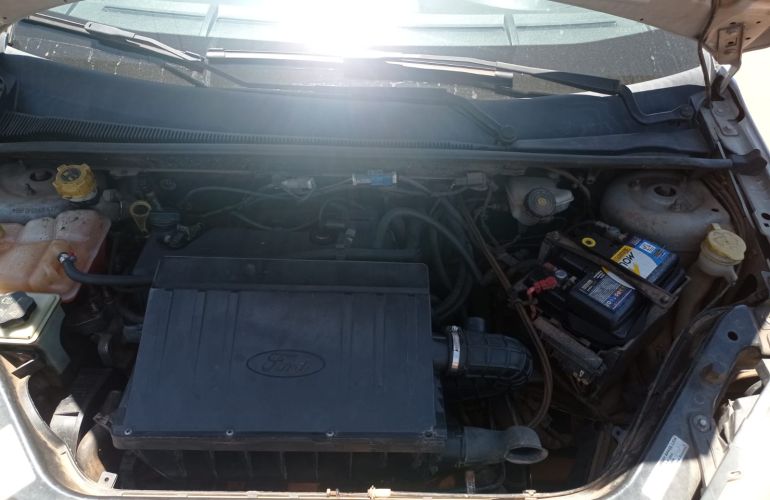 Ford Fiesta Hatch 1.0 (Flex) - Foto #4
