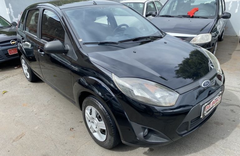 Ford Fiesta Hatch 1.0 - Foto #2