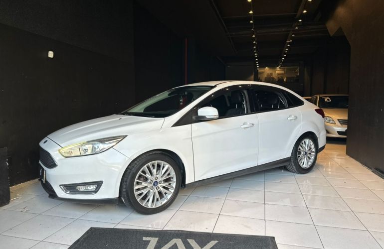 Ford Focus 2.0 SE Fastback 16V Flex 4p Powershift - Foto #1