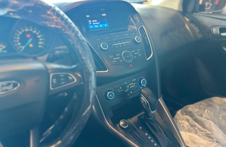 Ford Focus 2.0 SE Fastback 16V Flex 4p Powershift - Foto #8