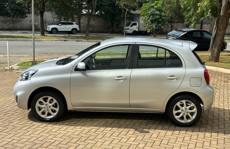 Nissan March 1.0 SV 12v - Foto #2