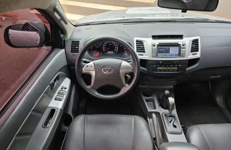 Toyota Hilux 3.0 TDI 4x4 CD SRV (Aut) - Foto #2