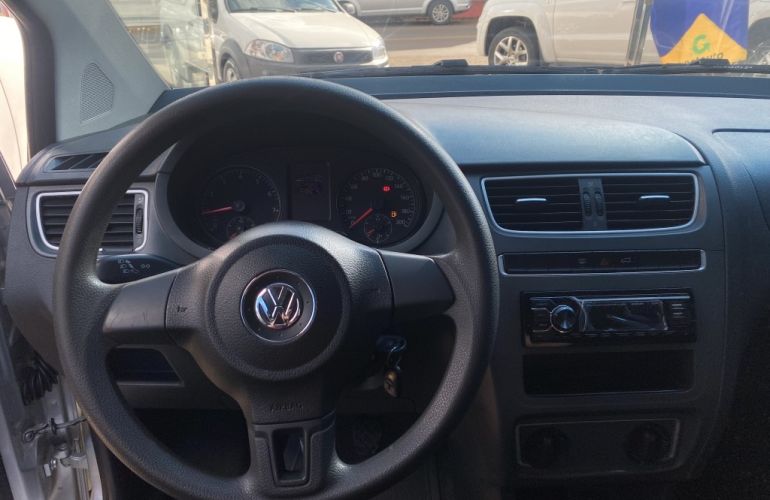 Volkswagen Fox 1.0 8V (Flex) - Foto #9