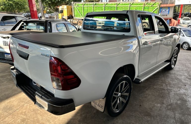 Toyota Hilux CD 2.8 TDI STD Power Pack 4WD - Foto #4
