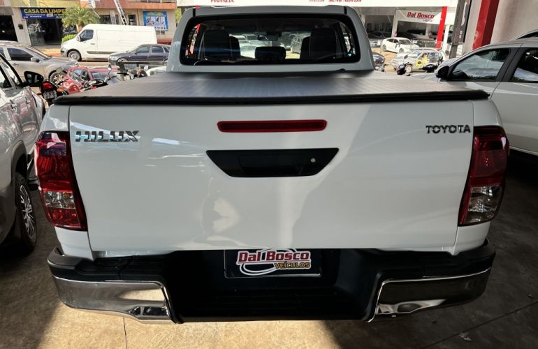 Toyota Hilux CD 2.8 TDI STD Power Pack 4WD - Foto #5