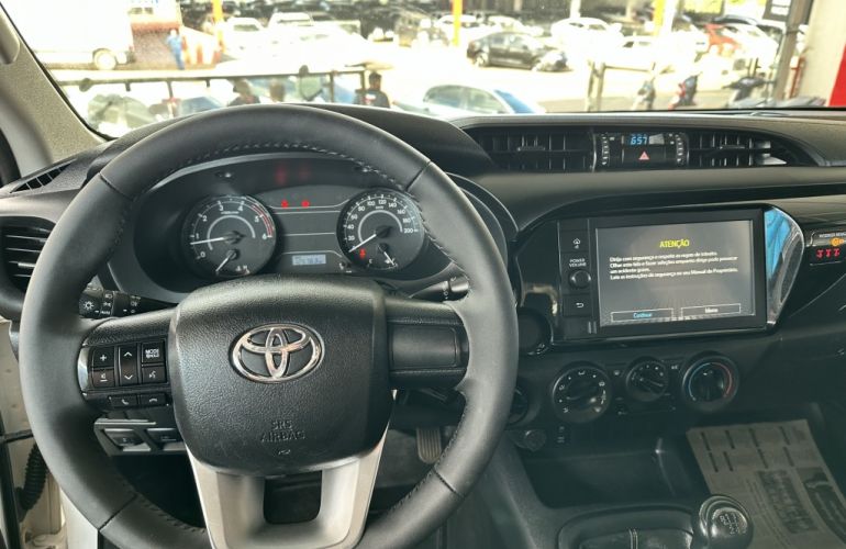 Toyota Hilux CD 2.8 TDI STD Power Pack 4WD - Foto #7