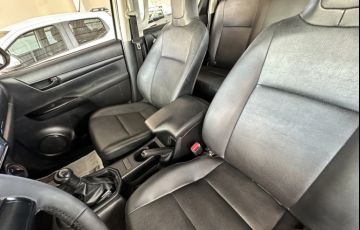 Toyota Hilux CD 2.8 TDI STD Power Pack 4WD - Foto #8