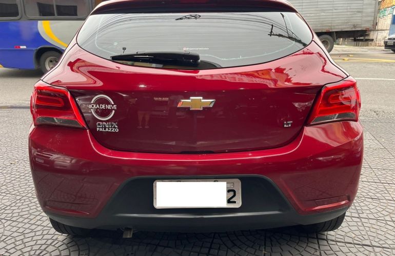 Chevrolet Onix 1.0 MPFi LT 8v - Foto #6
