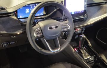 Jeep Commander 1.3 T270 Turbo Overland - Foto #8