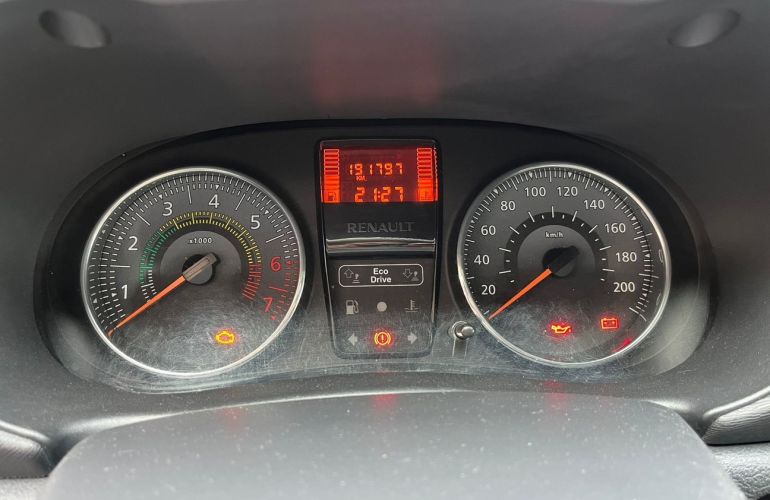 Renault Clio 1.0 Expression 16v - Foto #9