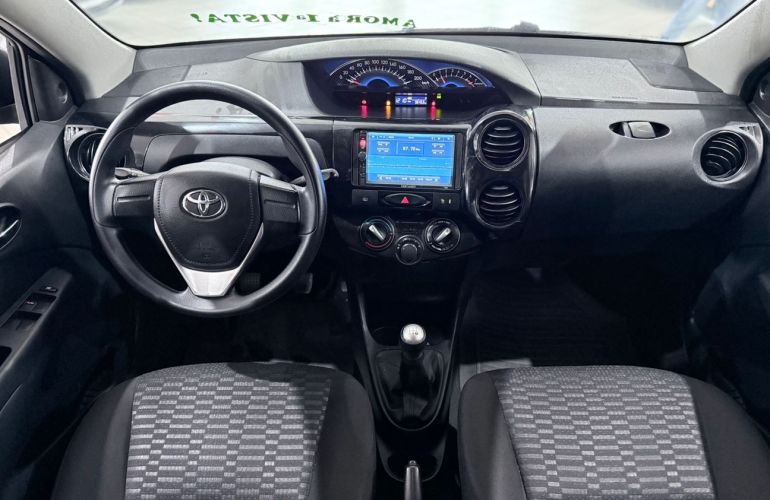 Toyota Etios 1.3 X 16v - Foto #10