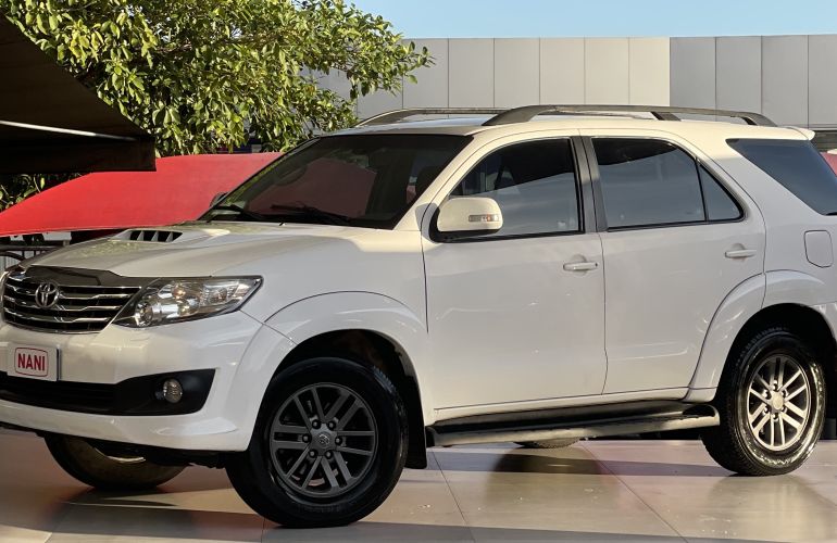 Toyota Hilux SW4 3.0 TDI 4x4 SRV 7L - Foto #1