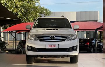 Toyota Hilux SW4 3.0 TDI 4x4 SRV 7L - Foto #2